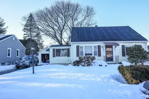 35 Beverly Ave, Uxbridge, MA 01569