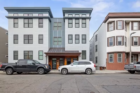 Exterior - 586 E 3rd #3, Boston, MA 02127 photo 6 of 7