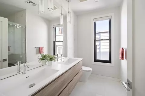 Bath - 586 E 3rd #3, Boston, MA 02127 photo 1 of 4