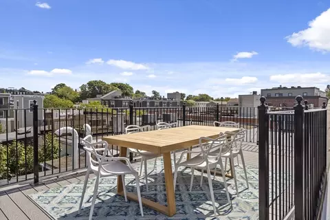 Exterior - 586 E 3rd #3, Boston, MA 02127 photo 3 of 7