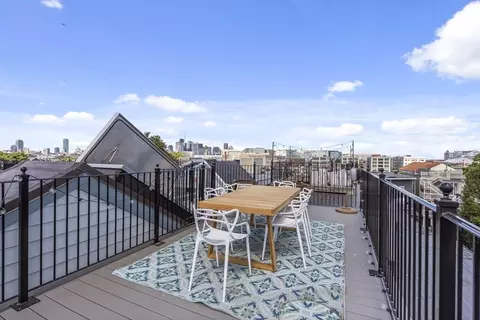 Exterior - 586 E 3rd #3, Boston, MA 02127 photo 4 of 7