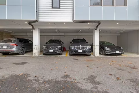 Exterior - 586 E 3rd #3, Boston, MA 02127 photo 5 of 7