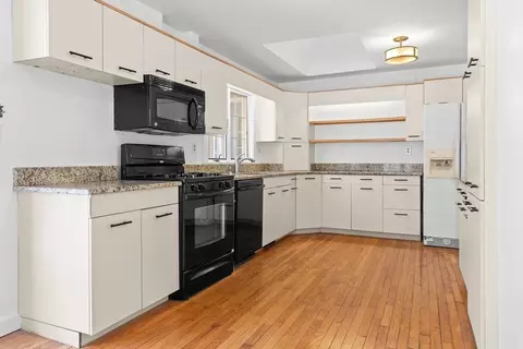 136 Leonard St, Gloucester, MA 01930 photo 9