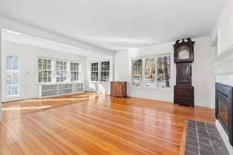136 Leonard St, Gloucester, MA 01930 photo 5