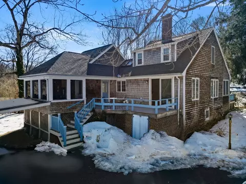 136 Leonard St, Gloucester, MA 01930