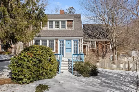 136 Leonard St, Gloucester, MA 01930 photo 3
