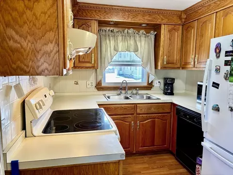 30 Catherine St, Chicopee, MA 01013 photo 13