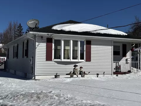 30 Catherine St, Chicopee, MA 01013 photo 4