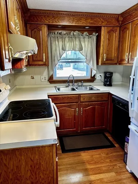 30 Catherine St, Chicopee, MA 01013 photo 14