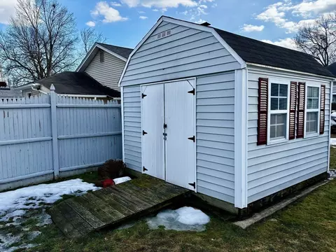 30 Catherine St, Chicopee, MA 01013 photo 9
