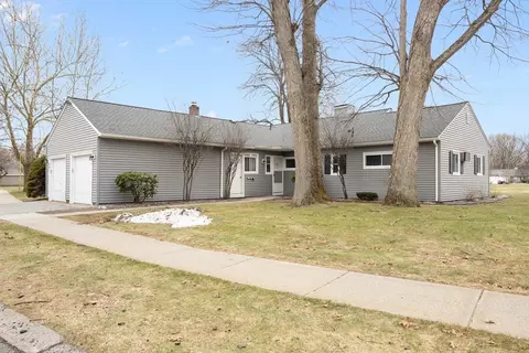 144 Horseshoe Dr #144, Chicopee, MA 01022