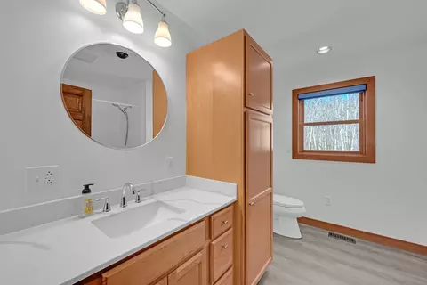 Bath - 2824 Greenwich Rd, Hardwick, MA 01082 photo 3 of 4