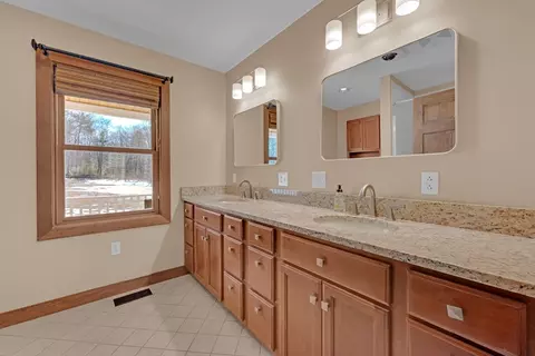 Bath - 2824 Greenwich Rd, Hardwick, MA 01082 photo 1 of 4