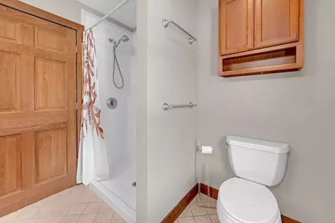 Bath - 2824 Greenwich Rd, Hardwick, MA 01082 photo 2 of 4