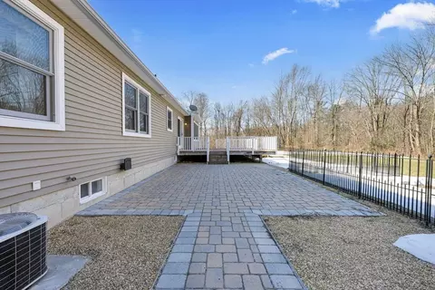Exterior - 2824 Greenwich Rd, Hardwick, MA 01082 photo 5 of 9