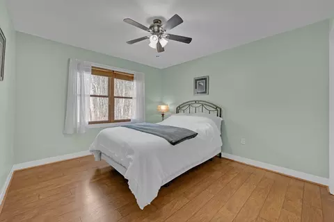 Bedroom - 2824 Greenwich Rd, Hardwick, MA 01082 photo 3 of 5