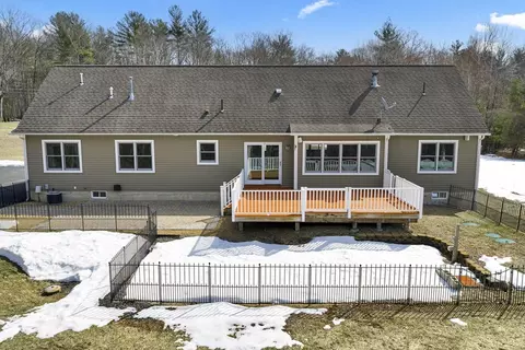 Exterior - 2824 Greenwich Rd, Hardwick, MA 01082 photo 2 of 9