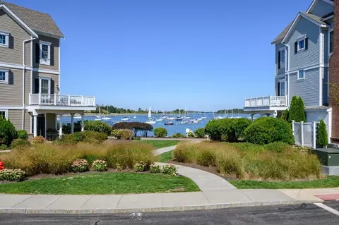 160 Hms Stayner Dr #160, Hingham, MA 02043