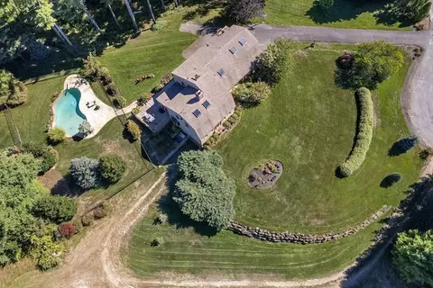25 Dukes Brook Rd, Plympton, MA 02367