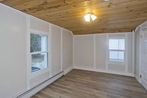 Bedroom - 191 Laconia St, Springfield, MA 01129 photo 2 of 6