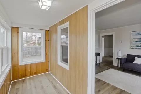Entry Way - 191 Laconia St, Springfield, MA 01129 photo 2 of 4