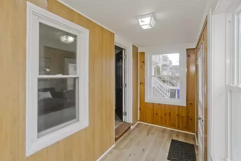 Entry Way - 191 Laconia St, Springfield, MA 01129 photo 3 of 4