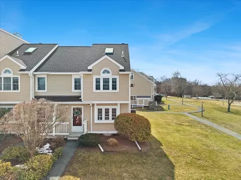1316 Carriage Ln #1316, Taunton, MA 02780