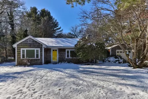 351 Swift Ave, Osterville, MA 02655
