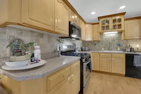 40 Halifax Ct #D, Springfield, MA 01108 photo 17
