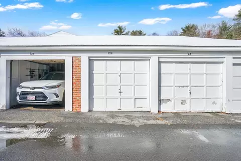 40 Halifax Ct #D, Springfield, MA 01108 photo 8