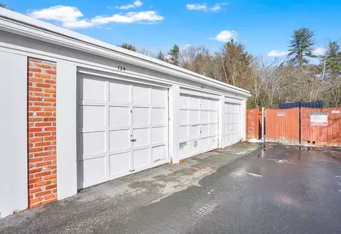 40 Halifax Ct #D, Springfield, MA 01108 photo 9