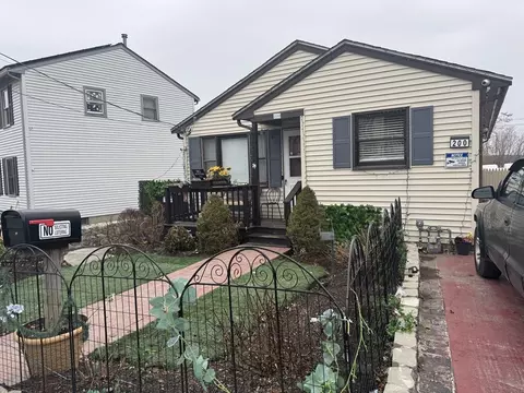 200 Crescent St, Fall River, MA 02720