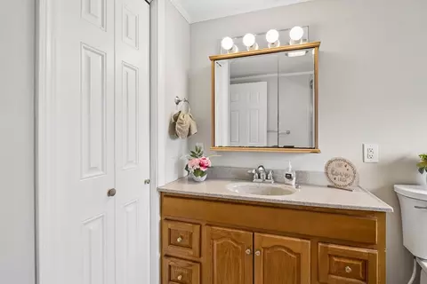 Bath - 119 Acrebrook Rd, Springfield, MA 01129 photo 2 of 3