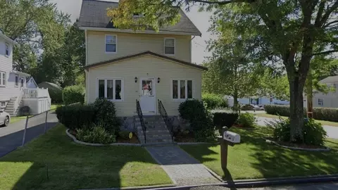 10 Bartlett Ave, Lexington, MA 02420