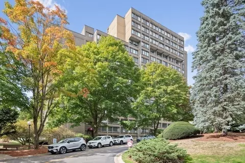 250 Hammond Pond Pkwy #1111S, Chestnut Hill, MA 02467