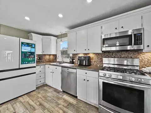 23 Rachael St, Springfield, MA 01129 photo 4