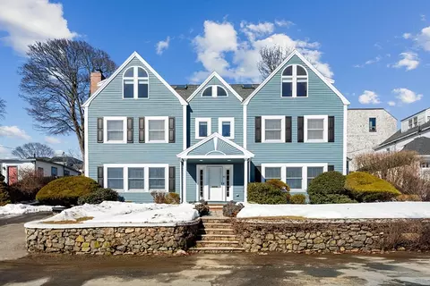 10 Redstone Ln, Marblehead, MA 01945