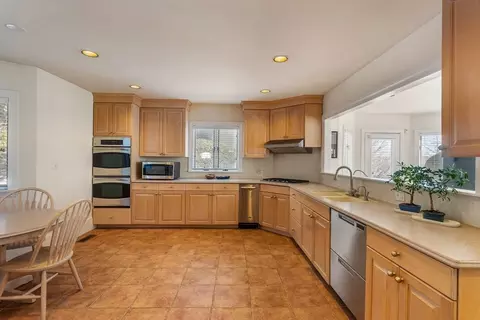 10 Redstone Ln, Marblehead, MA 01945 photo 16