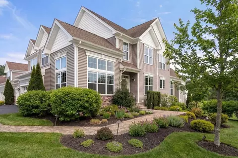 8 Glen Ellen Blvd #8, Millis, MA 02054