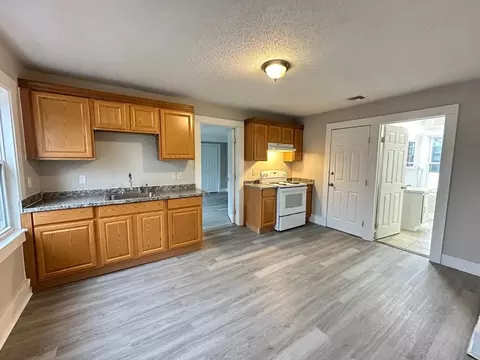 229 Central St, Springfield, MA 01105 photo 6