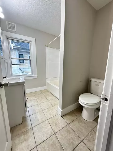 229 Central St, Springfield, MA 01105 photo 9