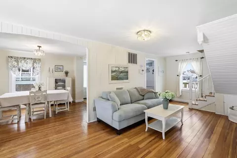 137 Hampton Cir, Hull, MA 02045 photo 2