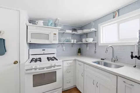 137 Hampton Cir, Hull, MA 02045 photo 6