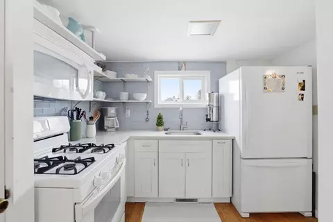 137 Hampton Cir, Hull, MA 02045 photo 5