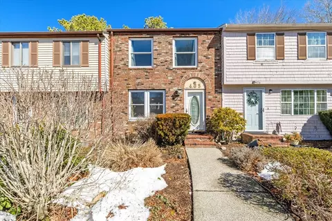 405 Village Dr #405, Bourne, MA 02532