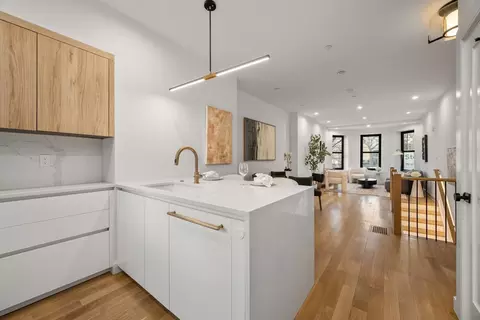 1618 Beacon #A, Brookline, MA 02446