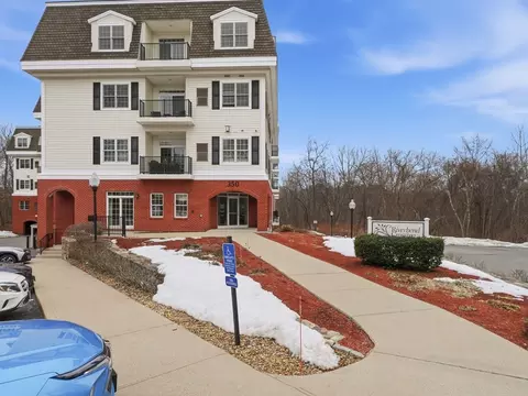 350 Greene St #410, North Andover, MA 01845