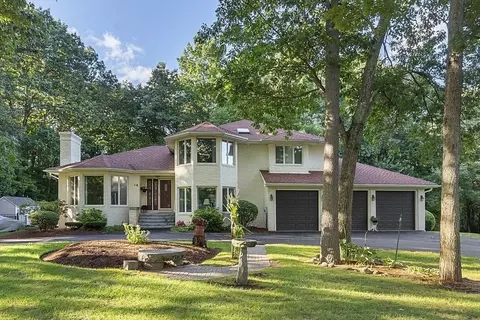 16 Fox Run Ln, Salem, NH 03079