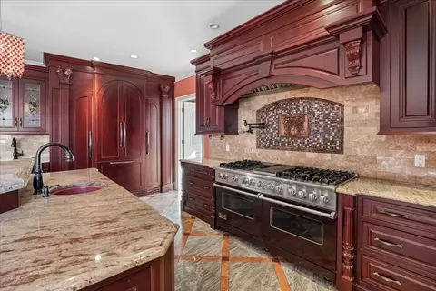 Kitchen - 3 Regency Rdg, Andover, MA 01810 photo 2 of 4
