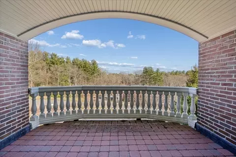 Exterior - 3 Regency Rdg, Andover, MA 01810 photo 4 of 9